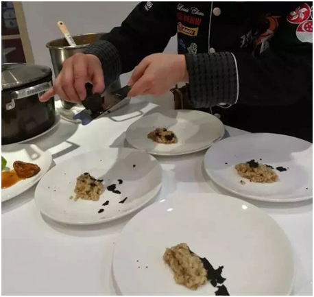 1531373628480115Na4m.png blob.png